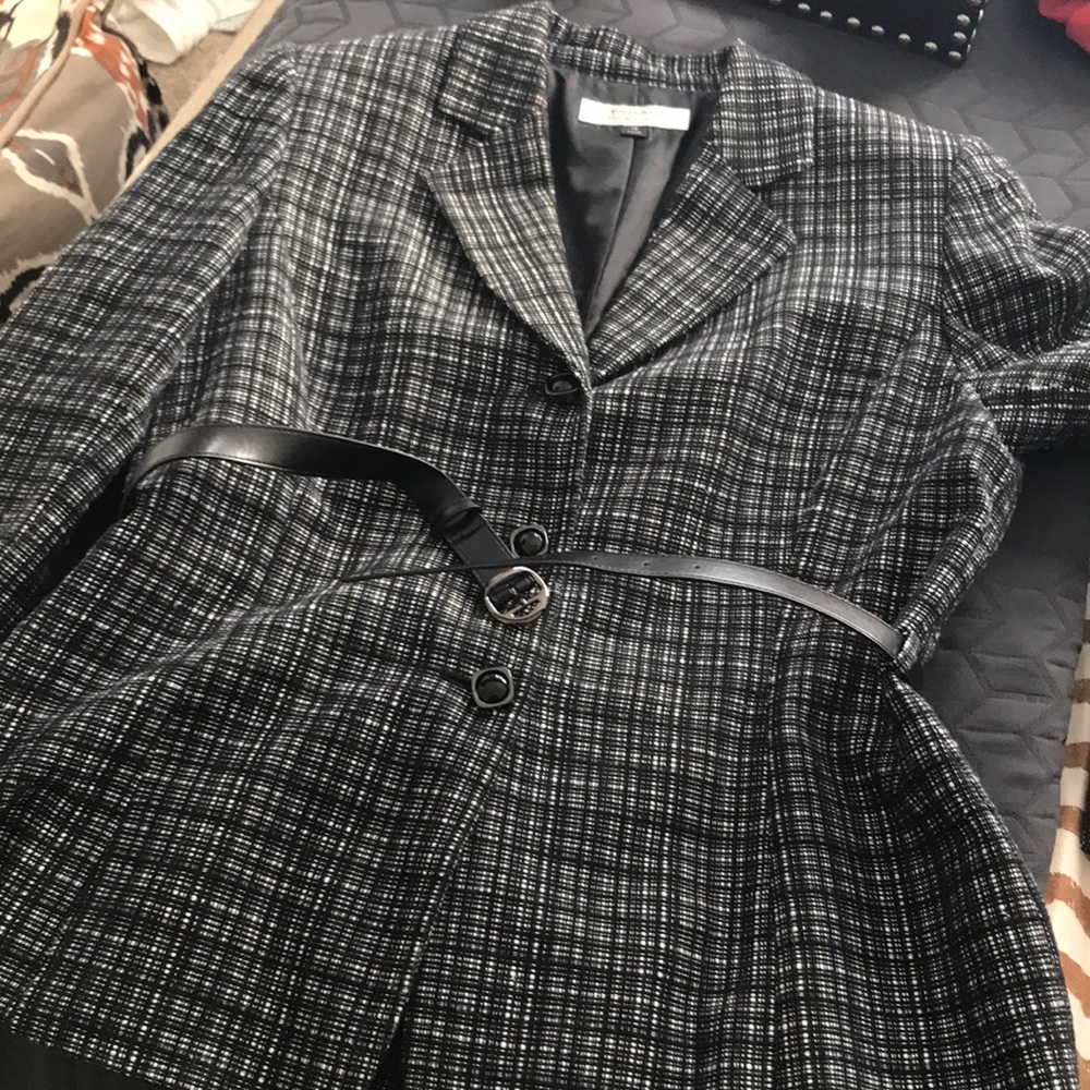 Belted Tahari Blazer black and White